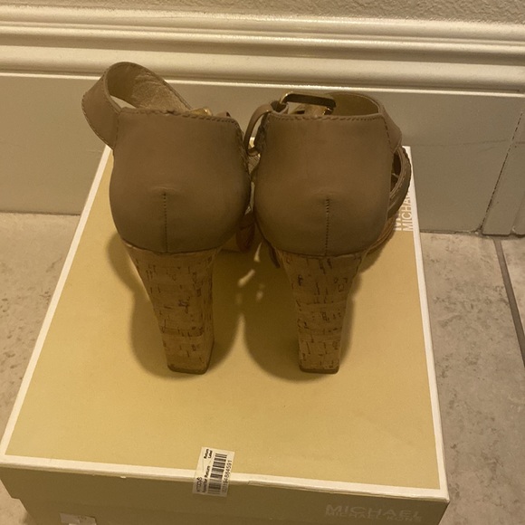 Pre-loved Michael Kors high heels size 8 - Picture 3 of 5